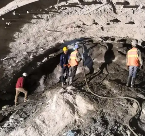 津市隧道拱顶带模注浆料，微膨胀注浆料的特点及施工工艺